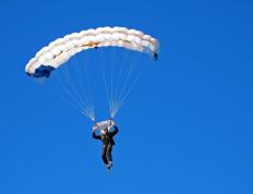 足球赛场焦点！澳大利亚队对阵西班牙队，历史性突破，球队首次挺进决赛