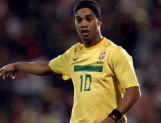 亚洲杯最新形势：上海申花高居榜首，北京首钢强势追赶，冠军归属成迷