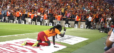 全明星赛决赛对决在即！辽宁男篮演练定位球，北京首钢密集防守应对